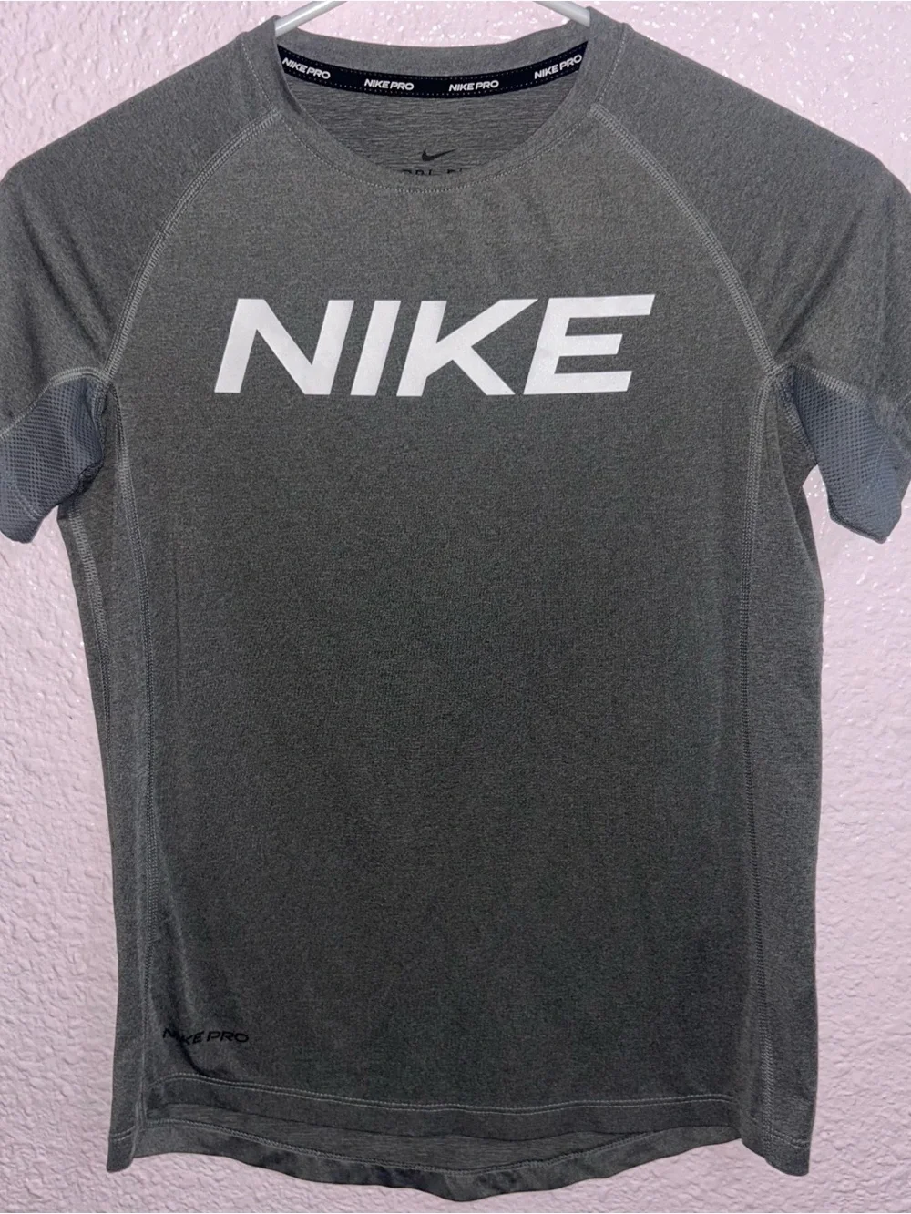 Nike Men’s Dark Gray Short Sleeve Performance Tee with White Logo